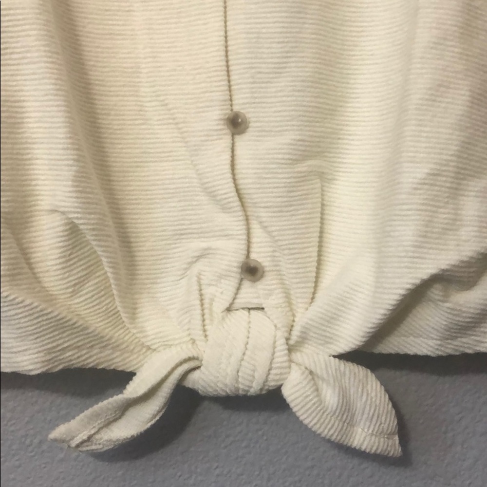 Texture & Thread Sleeveless Top - Picture 3 of 5